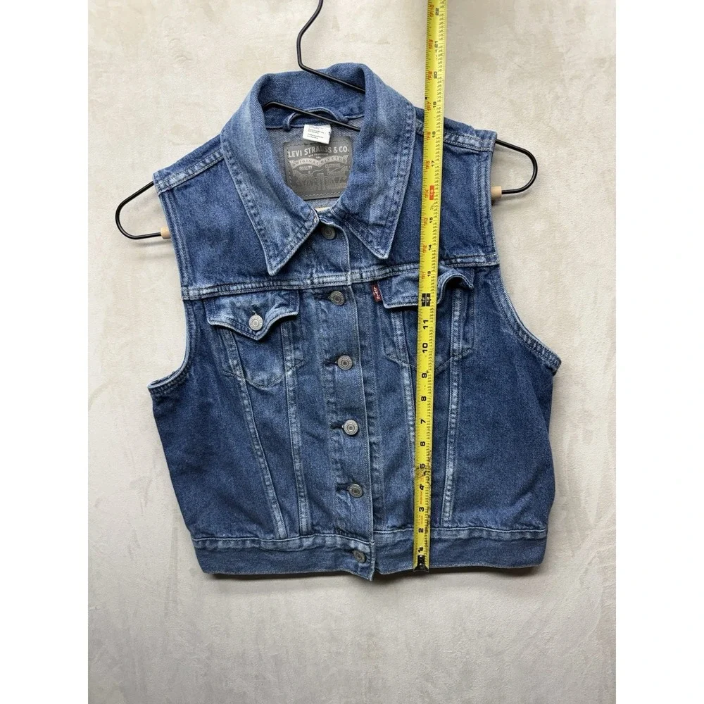 LEVIS Vest Womens Small Denim Trucker Blue Medium Wash Jean Biker Full Button